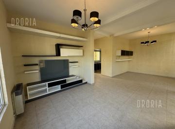 Casa · 200m² · 5 Ambientes · 2 Cocheras · Casa en Venta en Villa Cabrera.