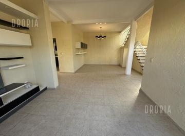 Casa · 200m² · 5 Ambientes · 2 Cocheras · Casa en Venta en Villa Cabrera.