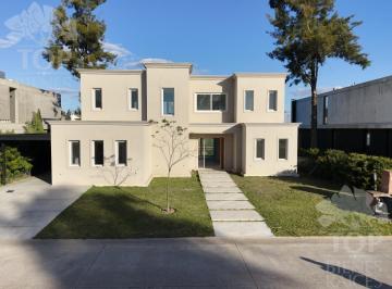 Casa · 296m² · 6 Ambientes · 4 Cocheras · Casa en Venta en Laguna Grande, Villanueva, Tigre