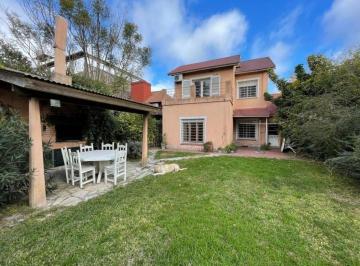 Casa · 200m² · 6 Ambientes · 1 Cochera · Venta Casa 6 Amb C/garaje y Parque en Adrogué