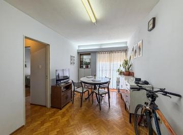 Departamento · 64m² · 4 Ambientes · Departamento de 2 Dorm. de Oportunidad en El Centro de Rosario