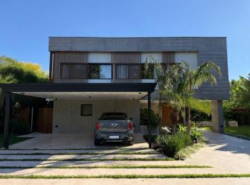Casa de 8 ambientes, Pilar · Casa de Diseño Contemporáneo en Ayres de Pilar