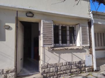 Departamento · 54m² · 3 Ambientes · PH 3 Amb con Patio a Reciclar Ubicado en Paso y Jujuy