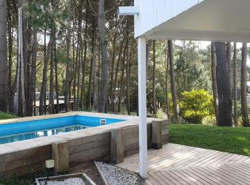 Casa · 250m² · 9 Ambientes · 2 Cocheras · Casa en Costa Esmeralda