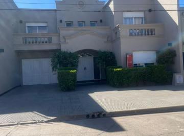 Casa · 326m² · 6 Ambientes · 1 Cochera · Casa en Chivilcoy