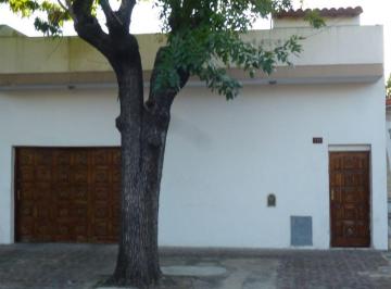 Casa de 1 ambiente, Lomas de Zamora · Casa con Gran Local y Departamento.