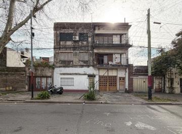 Casa · 488m² · 14 Ambientes · 3 Cocheras · Casa de 6 Habitaciones en 3 Niveles con 3 Departamentos y un Galpon