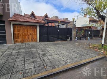 Casa · 200m² · 5 Ambientes · 3 Cocheras · Venta Casa 5 Ambientes con Cochera y Jardín en Wilde