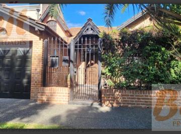 Casa · 324m² · 4 Ambientes · Venta Casa 5 Amb C/pileta y Quincho Lobo 1500