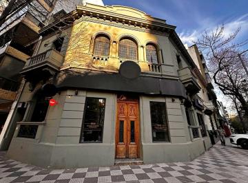 Local comercial · 220m² · 5 Ambientes · Venta de Local Comercial de 3 Plantas y 330 m² en Caballito Sur