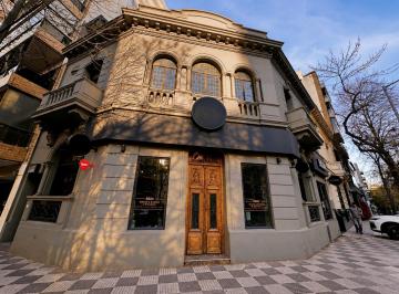 Local comercial · 220m² · 5 Ambientes · Venta de Local Comercial de 3 Plantas y 330 m² en Caballito Sur