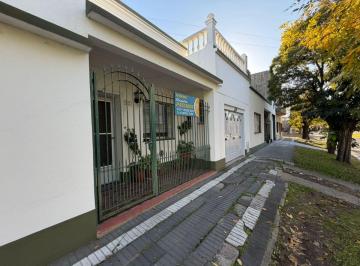 Casa de 3 ambientes, Lomas de Zamora · Casa 3 Ambientes con Patio y Cochera