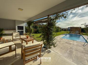 Casa · 150m² · 4 Ambientes · 2 Cocheras · Chalet 4 Amb con Piscina en Una Planta con Sol Toda La Tarde