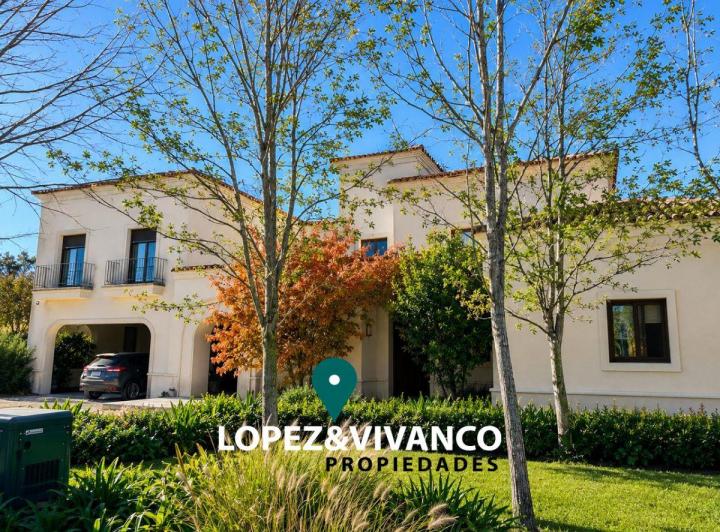 Casa · 554m² · 8 Ambientes · 2 Cocheras