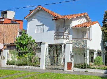 Casa de 4 ambientes, Ituzaingó · Chalet de Estilo en Ituzaingo Sur