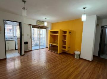 Departamento · 40m² · 2 Ambientes · Oportunidad - Ideal Inversor - Centro - 1 Dorm con Balcón Frente