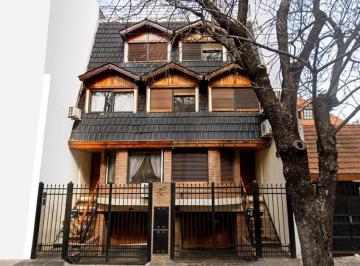 Casa · 235m² · 6 Ambientes · 3 Cocheras · Venta Triplex con Pileta en Villa Urquiza