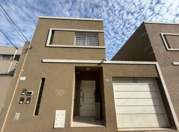 Casa de 3 ambientes, Lomas de Zamora · Dúplex en Venta C/ Cochera en Banfield