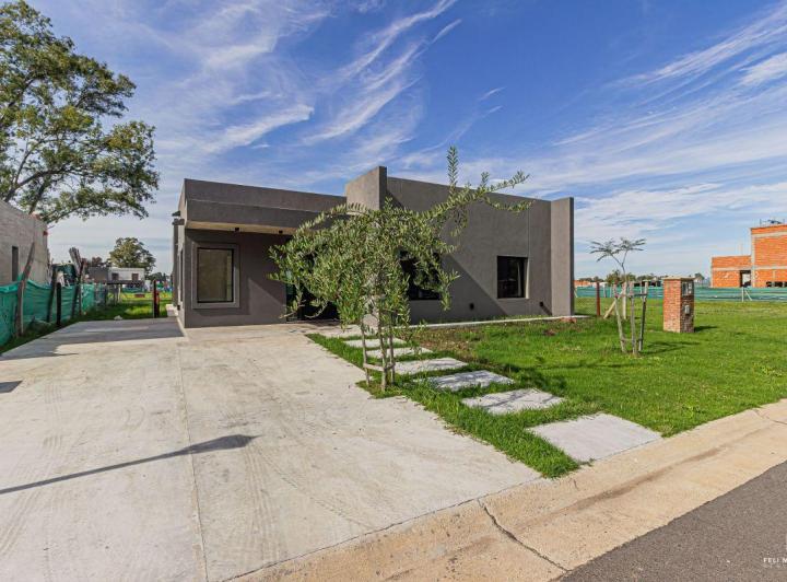 Casa · 202m² · 5 Ambientes · 2 Cocheras