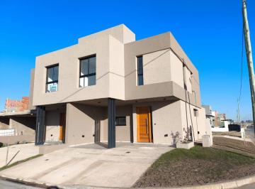 Casa de 4 ambientes, Córdoba · Venta - Duplex - Colinas de Manantiales - Lote Esquina