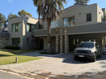 Casa · 850m² · 7 Ambientes · 6 Cocheras · Casa en Venta, Saint Thomas Norte/sur