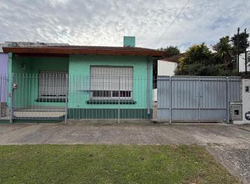 Casa · 64m² · 4 Ambientes · 3 Cocheras · Venta Casa 4 Ambientes – Merlo