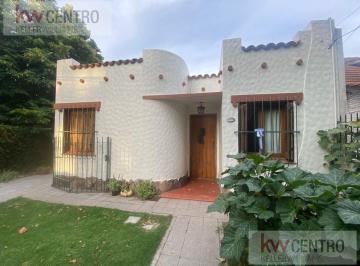 Casa · 83m² · 6 Ambientes · 2 Cocheras · Casa Venta 4 Ambientes en Turdera Sobre Lote de 500 m²