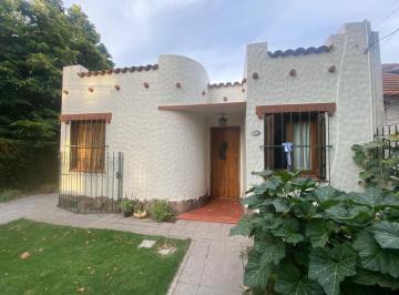 Casa · 83m² · 6 Ambientes · 2 Cocheras · Casa Venta 4 Ambientes en Turdera Sobre Lote de 500 m²
