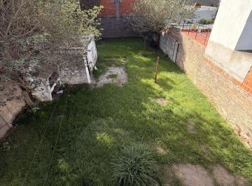 Casa · 186m² · 4 Ambientes · 1 Cochera · Oportunidad de Inversión, Amplio Terreno con Casa a Reciclar.