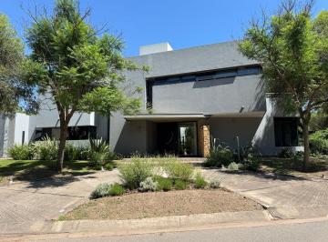 Casa · 510m² · 6 Ambientes · 5 Cocheras · Venta Casa El Bosque 4 Dorm.