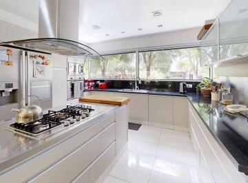 Casa · 510m² · 6 Ambientes · 5 Cocheras · Venta Casa El Bosque 4 Dorm.
