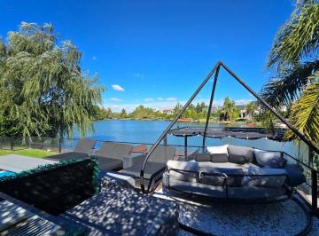 Casa · 365m² · 9 Ambientes · 4 Cocheras · Casa en Alquiler 9 Amb. 5 Habitaciones C/s Muebles Al Agua Glorietas Nordelta Tigre