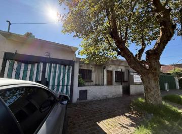 Casa · 150m² · 4 Ambientes · 2 Cocheras · Venta Casa 4 Ambientes - Apta Credito - Hurlingham - Desocupada