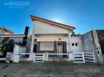 Casa · 113m² · 3 Ambientes · 1 Cochera · Casa en Villa Sarmiento