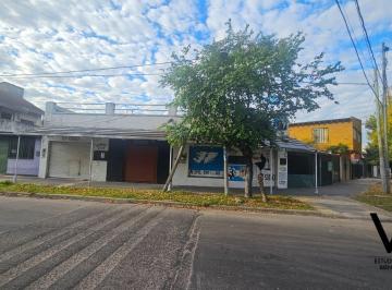 Casa · 217m² · 3 Ambientes · Venta - Casa con 3 Locales – Av República Argentina 2709 Claypole