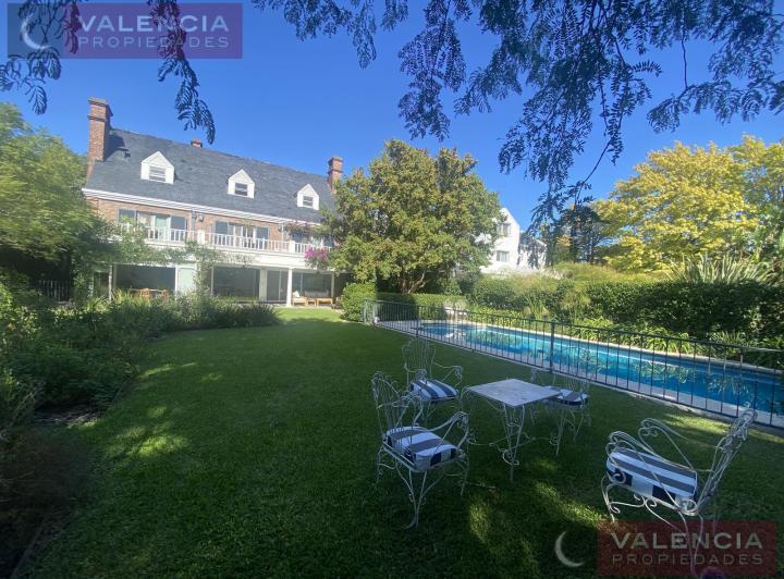 Casa · 1000m² · 9 Ambientes