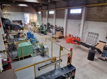 Local comercial · 330m² · 4 Cocheras · Local - Monte Grande