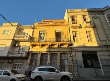 Casa · 151m² · 8 Ambientes · Venta Casa de 4 Dorm. PH de Altos en Cordón