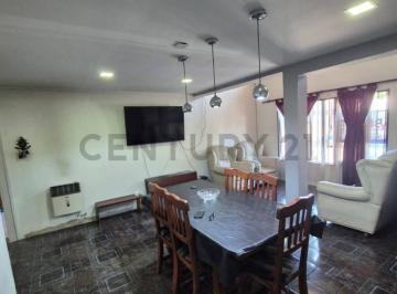 Casa · 271m² · 6 Ambientes · 2 Cocheras · Se Vende Casa. Guaymallén. Villanueva