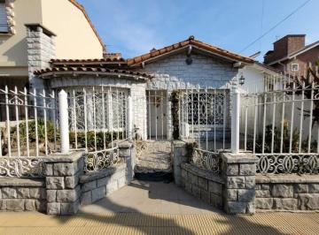 Casa de 5 ambientes, Almirante Brown · Casa con Salida a Dos Calles