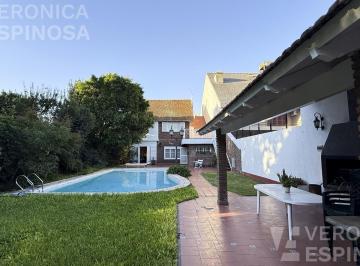 Casa · 280m² · 6 Ambientes · 2 Cocheras · Casa de Seis Ambientes en Venta, en Haedo Sur