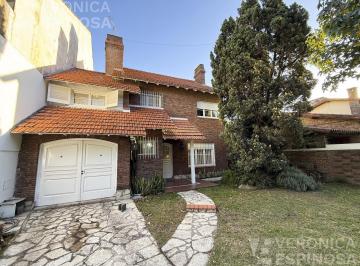 Casa · 280m² · 6 Ambientes · 2 Cocheras · Casa de Seis Ambientes en Venta, en Haedo Sur