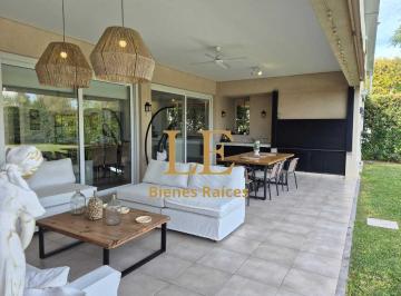 Casa · 260m² · 4 Ambientes · 6 Cocheras · Venta Casa Premium San Matías, 3 Suites, Oportunidad, Escobar