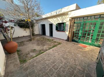 Casa · 150m² · 3 Ambientes · 1 Cochera · Casa en Alquiler B Jardín Excelente Ubicación