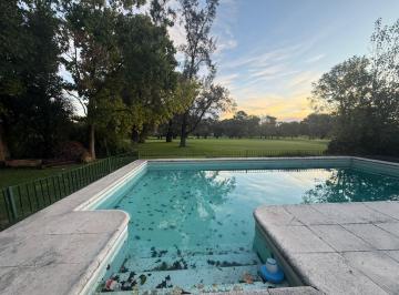 Casa · 330m² · 4 Dormitorios · 1 Cochera · Casa en golfer'S