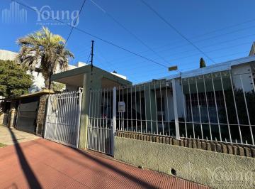 PH · 208m² · 3 Ambientes · 1 Cochera · PH en Bernal