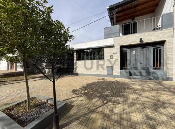 Casa · 66m² · 3 Ambientes · 1 Cochera · Casa en Venta en Tolosa