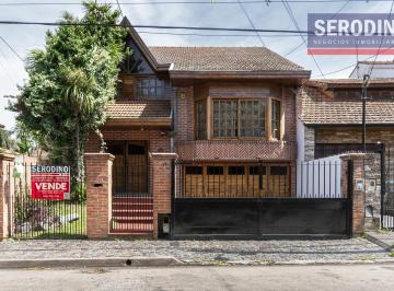 Casa · 320m² · 5 Ambientes · 3 Cocheras · Chalet con Excelente Lote y Ubicación