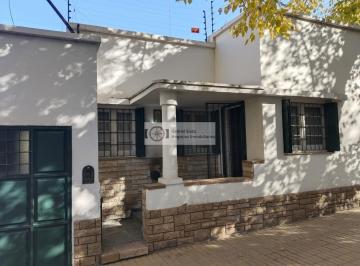 Casa · 157m² · 7 Ambientes · 1 Cochera · Venta Casa Calle a Alvarez m de Boulogne Sur Mer, 3 Dom 2bñ Cochera