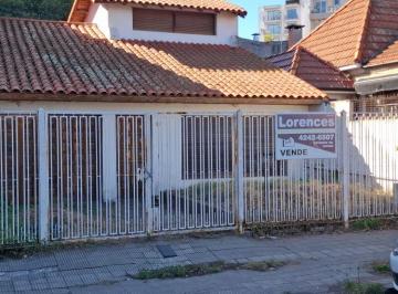 Casa de 4 ambientes, Lanús · Casa Tipo Chalet, Excelente Zona, en Constante Evolución a Refaccionar